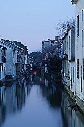 《枯瑟信仰：放逐者》主机版延期 新预告发布